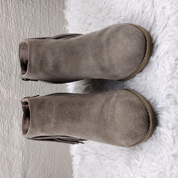 Vionic Faros Tan Suede Leather Fringed Upper Almond Toe Side Zip Ankle Bootie - Picture 2 of 16